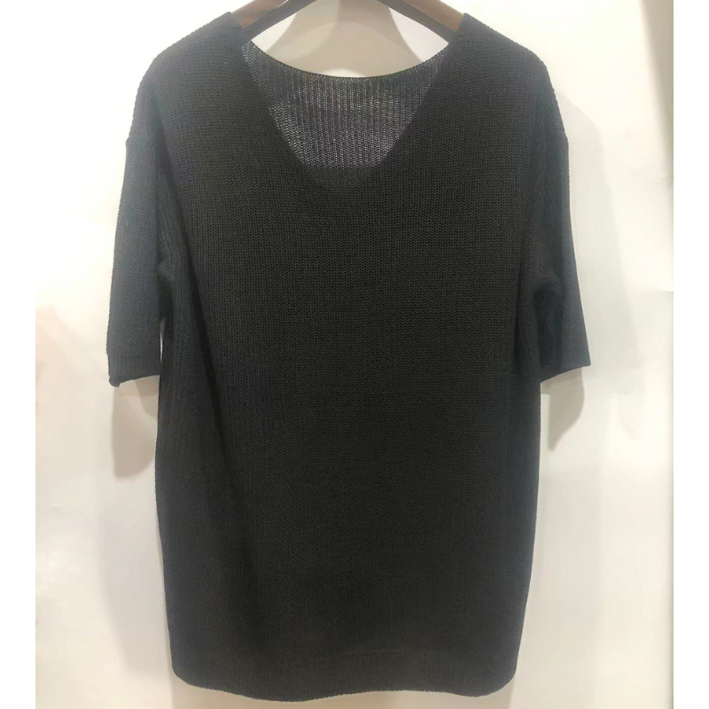 Vネックサマーニット（ブラック）｜バックの全体シルエット