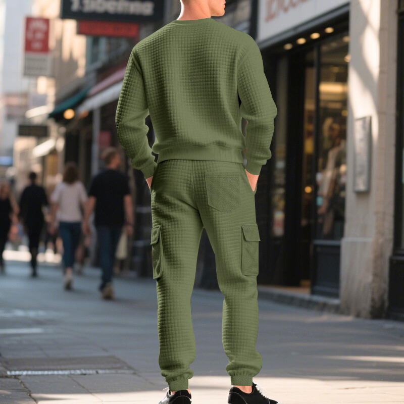 オリーブセットアップのバックスタイル｜カーゴパンツデザインで程よい存在感