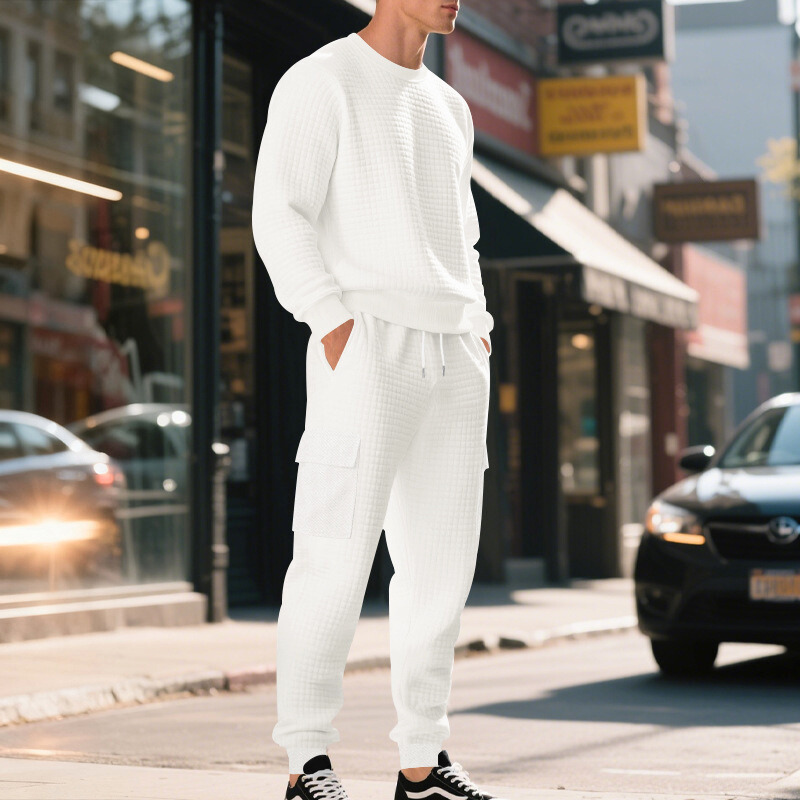 ホワイトスウェットセットアップのサイドスタイル｜立体感あるワッフル生地が魅力