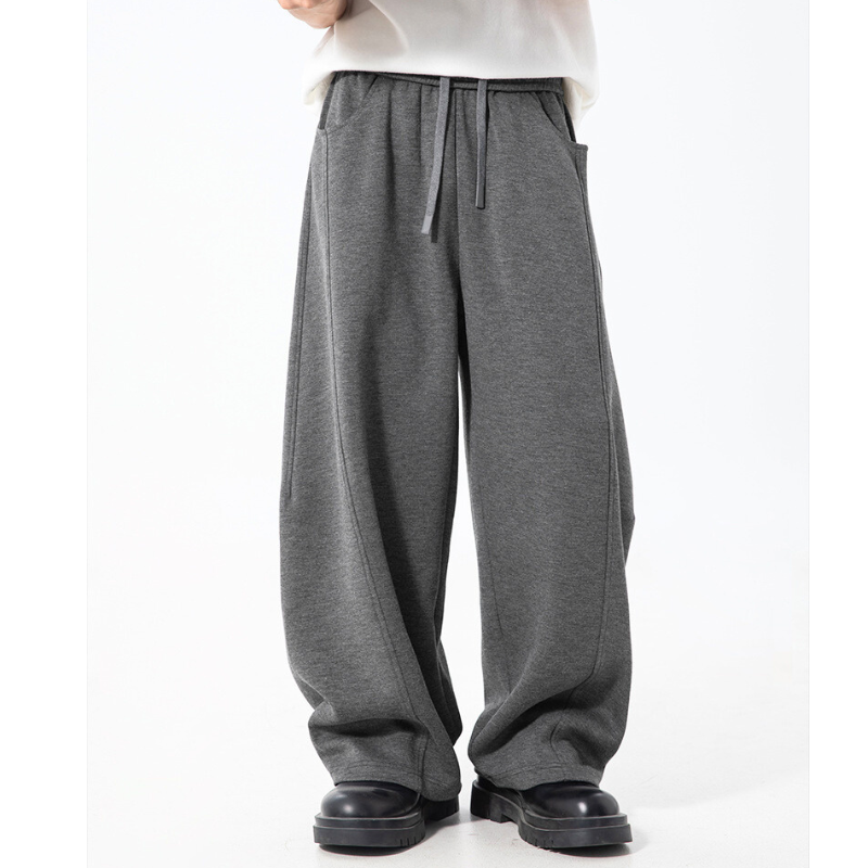 立体カーブ縫製で足元までゆったり見せる30代メンズ向けスウェットパンツ（グレー）