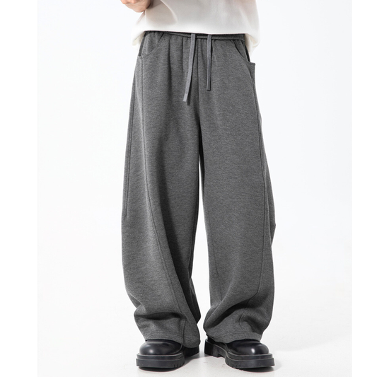 立体カーブ縫製で足元までゆったり見せる30代メンズ向けスウェットパンツ（グレー）