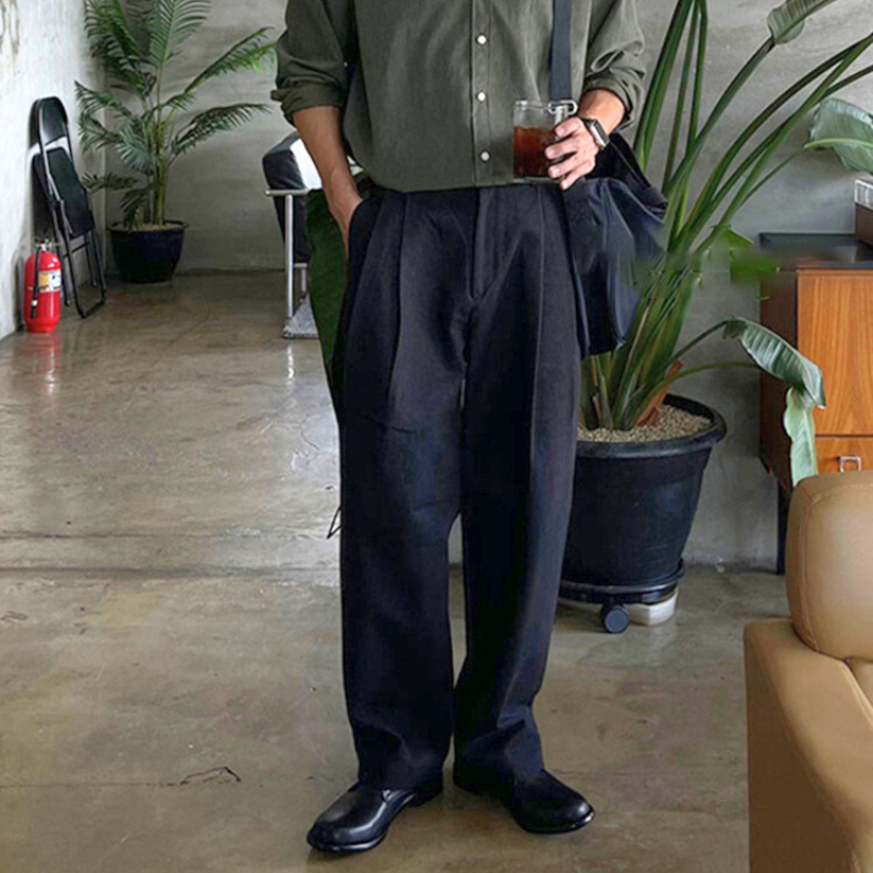 カラー違いのワイドテーパードパンツ着用イメージ