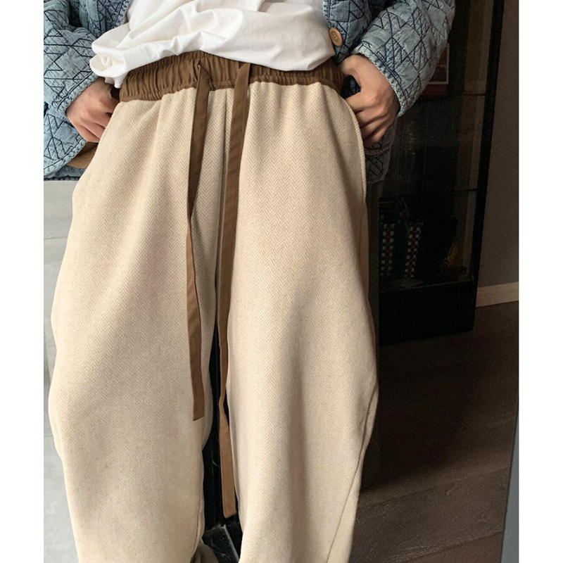 30代・40代メンズ向けドロスト仕様あったかワイドパンツのウエストディテール