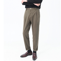 30代・40代メンズ向け秋冬あったかウール調2タックテーパードパンツの正面フルコーデスタイル