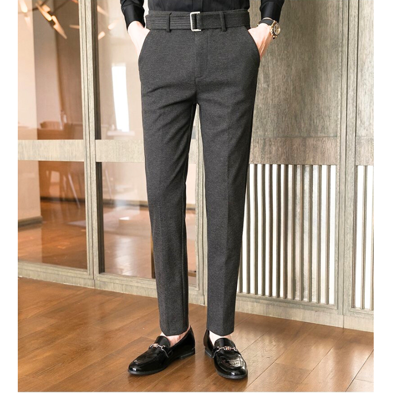 秋冬向けウール見え厚手スラックス｜30代・40代メンズに人気のチャコールカラー