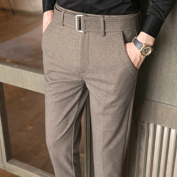 秋冬メンズきれいめパンツ｜ウール見え厚手スラックスの前面アップ