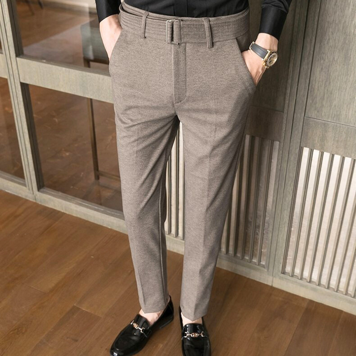 30代・40代メンズ向け秋冬スラックス｜ウール見え厚手生地のテーパードシルエット（前面フル）
