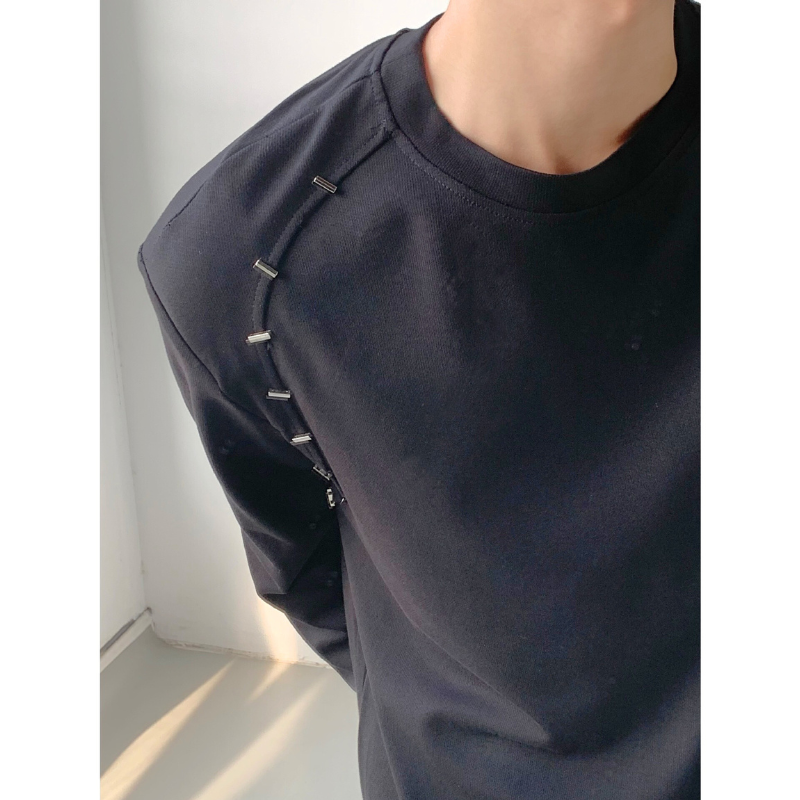 metalhook-black-pullover-closeup