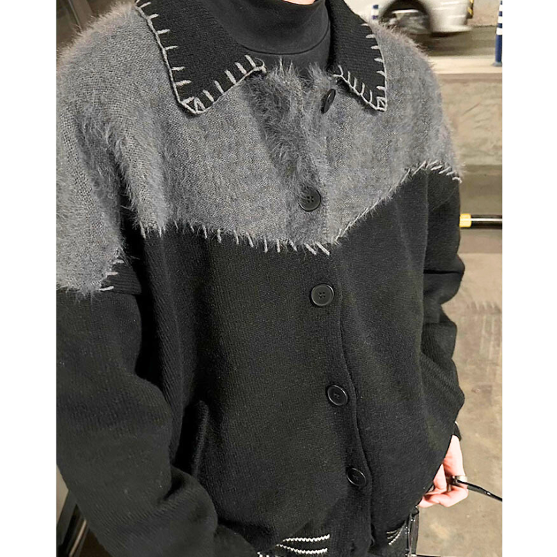 カーディガンの胸元と襟まわりのふわモヘア切替デザインディテール