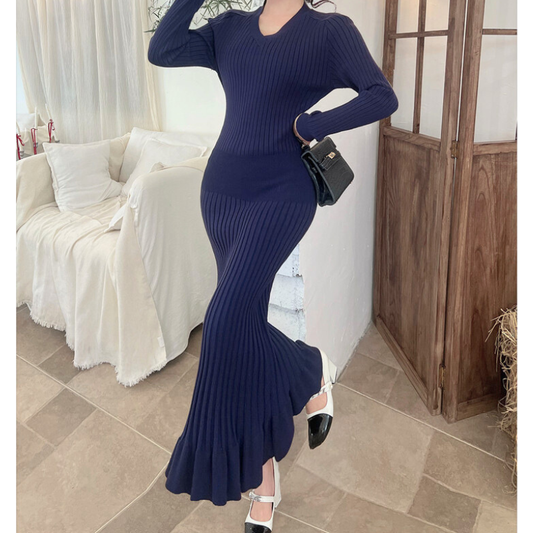 シンプルで上品なネイビーワンピース。男ウケも◎な清楚スタイル。