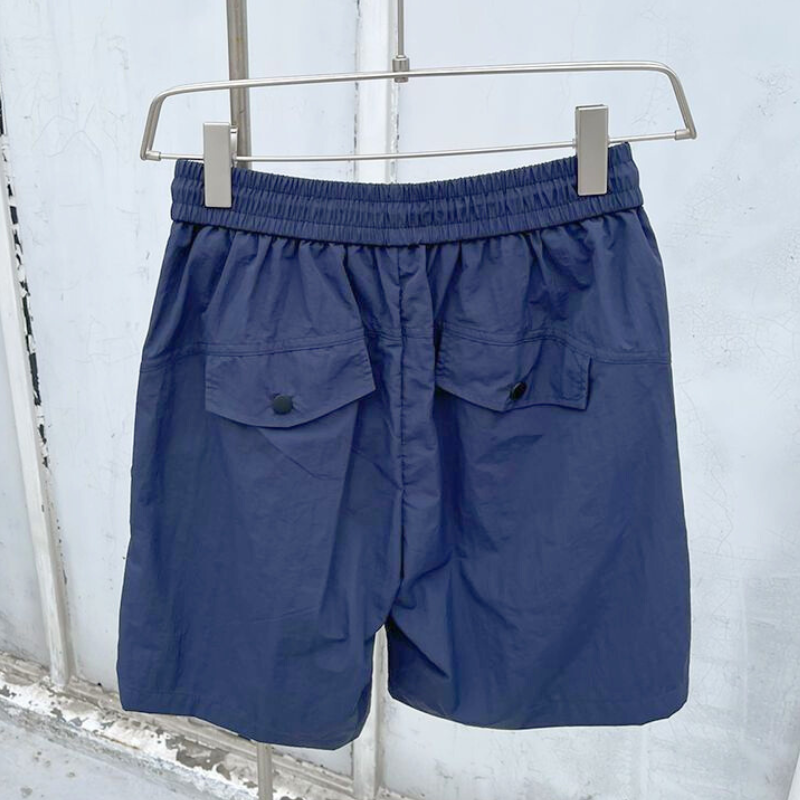 ネイビーのハーフパンツ（単品・背面）