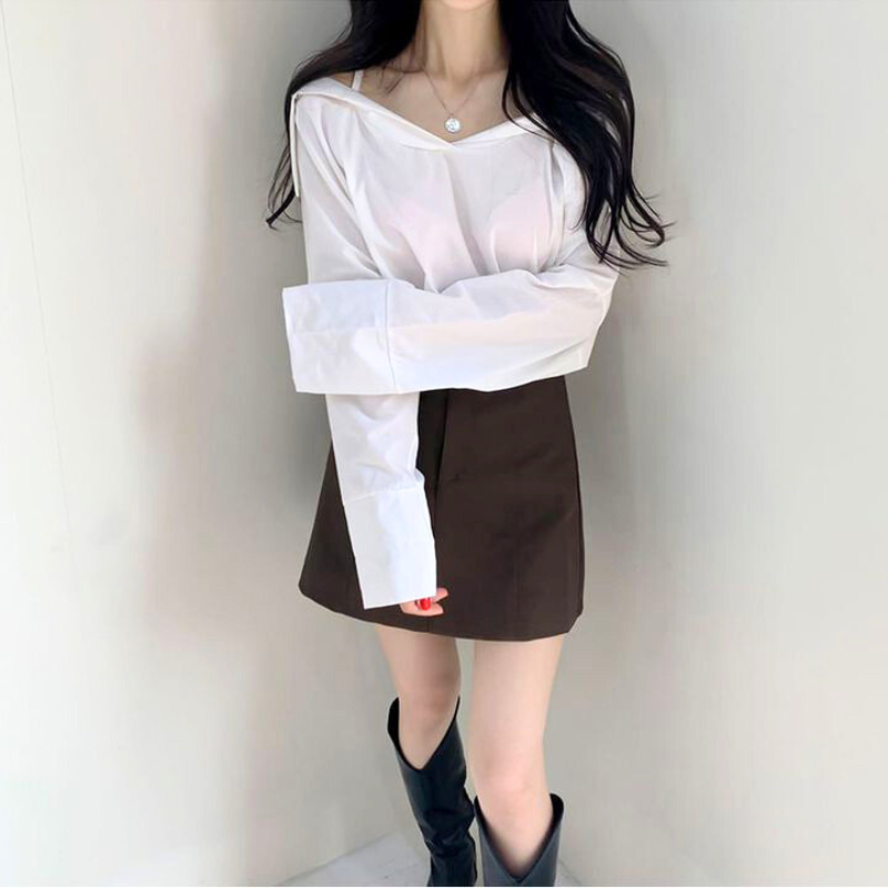 白ブラウス×ブラウンスカートのフェミニンコーデ