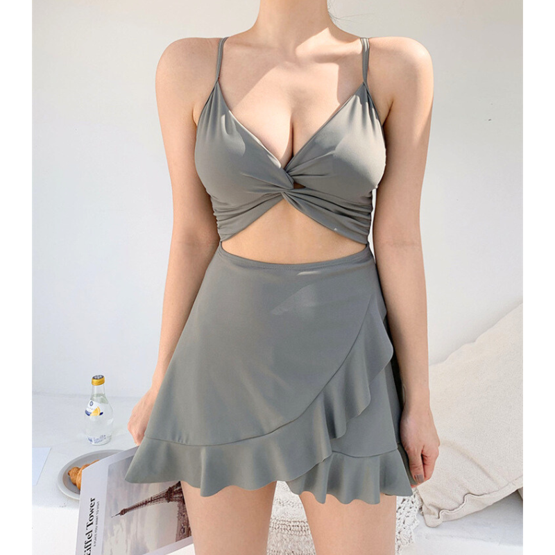 落ち着いた色味が大人っぽいワンピース水着（グレー）