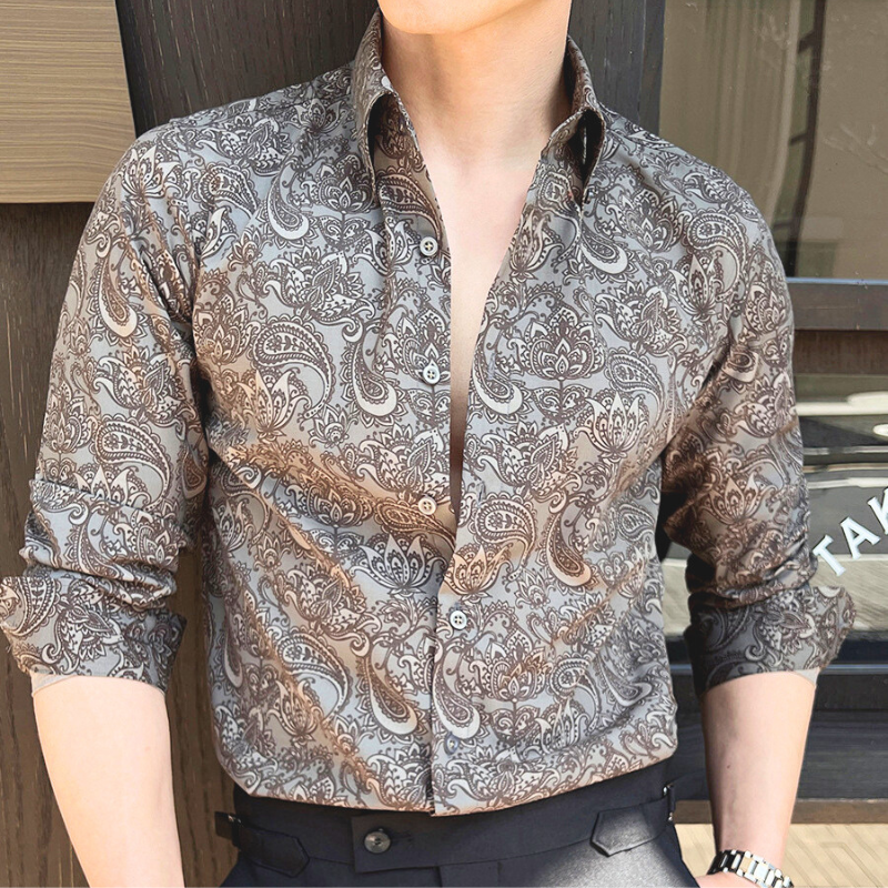 グレーのペイズリー柄シャツ 前開きスタイル