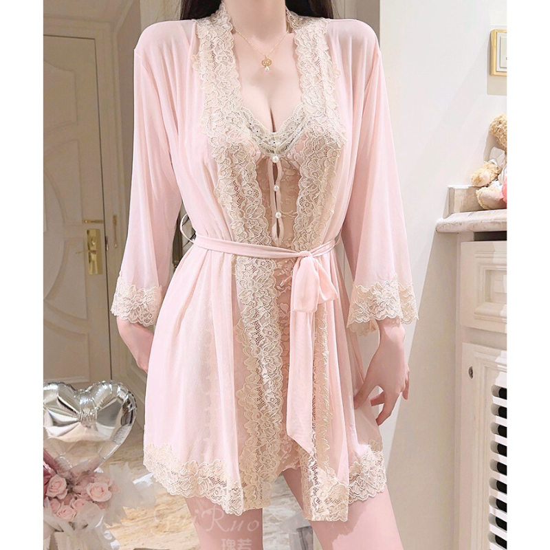 ライトピーチカラーベロアベビードールとガウンのコーディネート画像