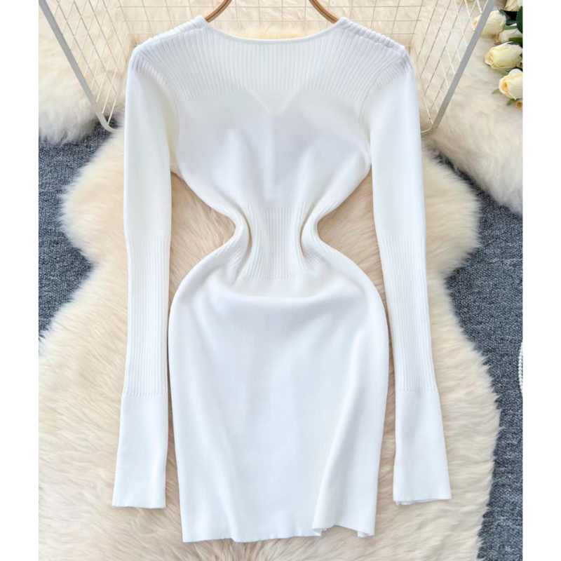 ハンガー掛け白リブニットミニワンピース背面