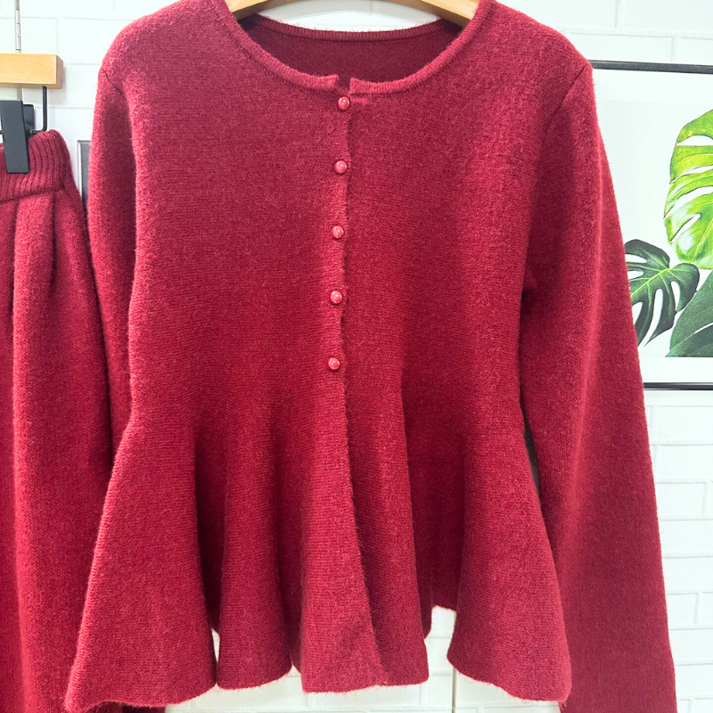 フロントボタン付きペプラムニットトップス レッド