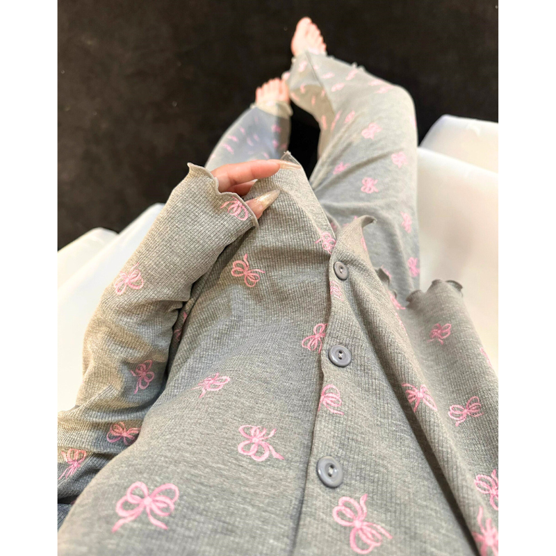 ピンクリボンが散りばめられた大人可愛い部屋着 トップス＆パンツセット
