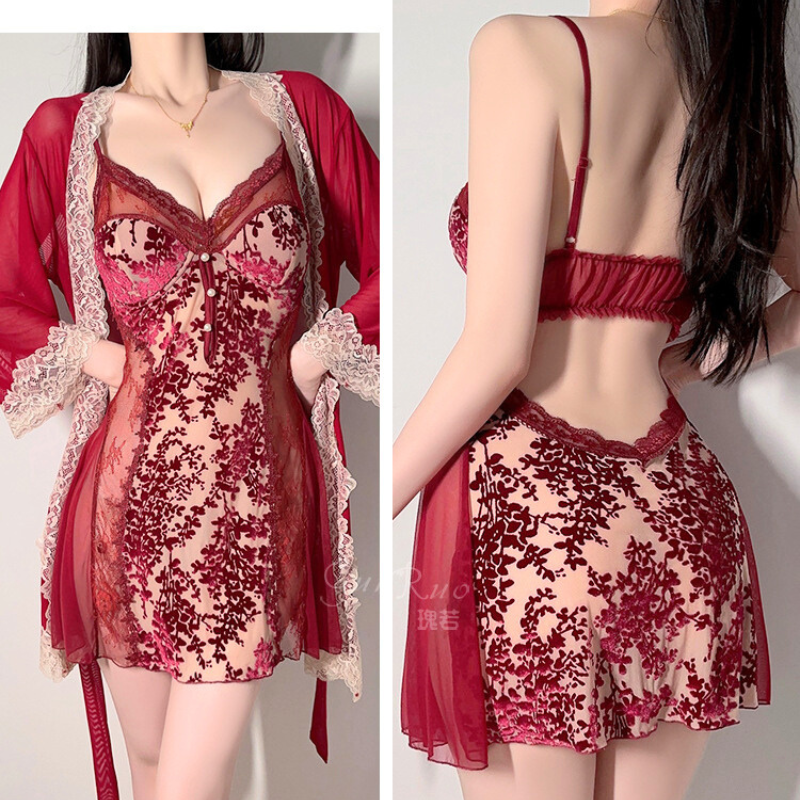 レッドベロアベビードールの背面と腰回りディテール