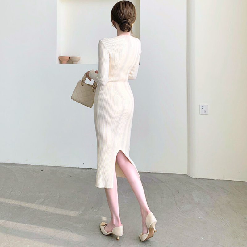 背中スリット入りリブニットワンピース｜細見えシルエットで大人っぽい後ろ姿