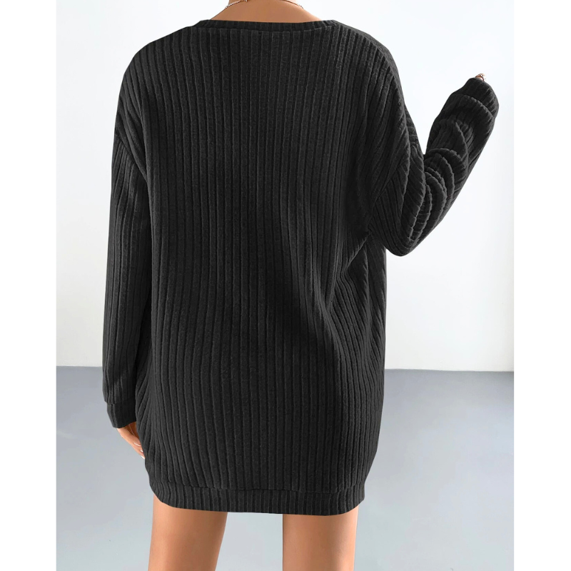 ブラックルームウェアのバックシルエット