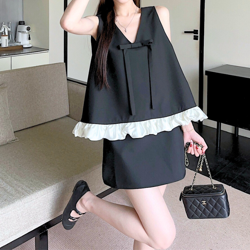 ブラックのリボン付きミニスカートセットアップを着用した彼ウケデート服イメージ