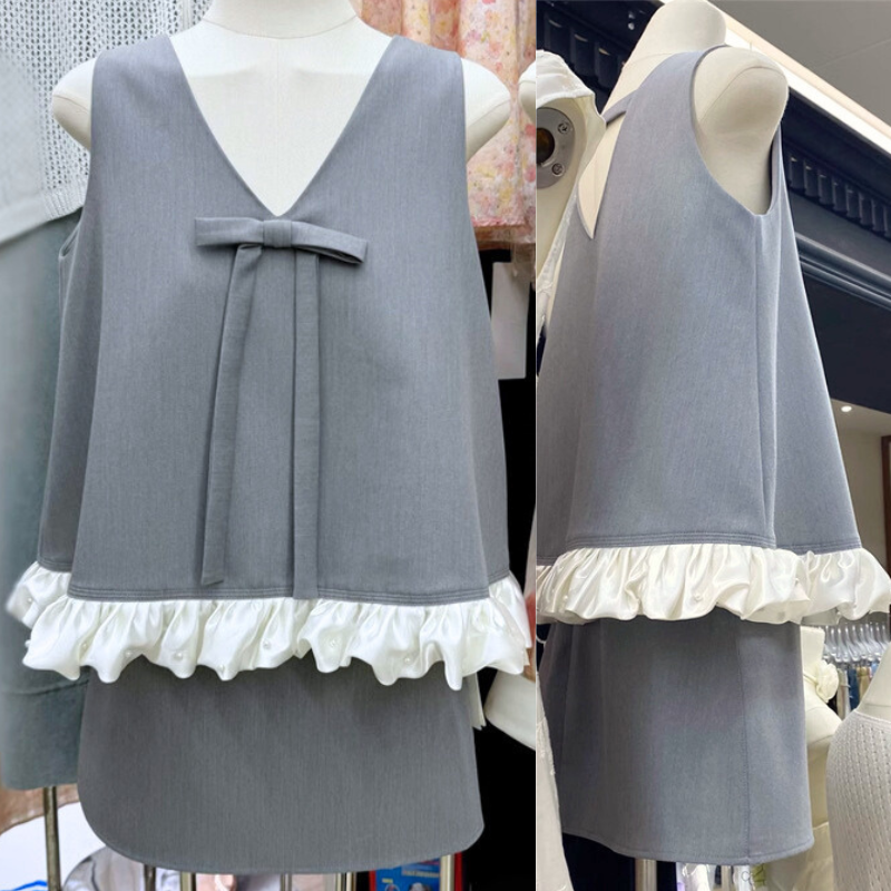 グレーのリボンフリルセットアップの後ろ姿とシルエットがわかる画像