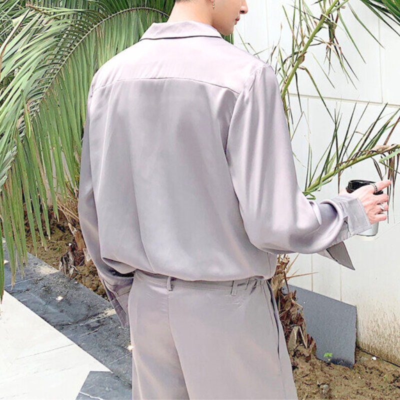 艶感サテン風セットアップ グレー系 背面からのシルエット