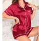 レッドサテンレオパードパジャマ 上下セット着用
