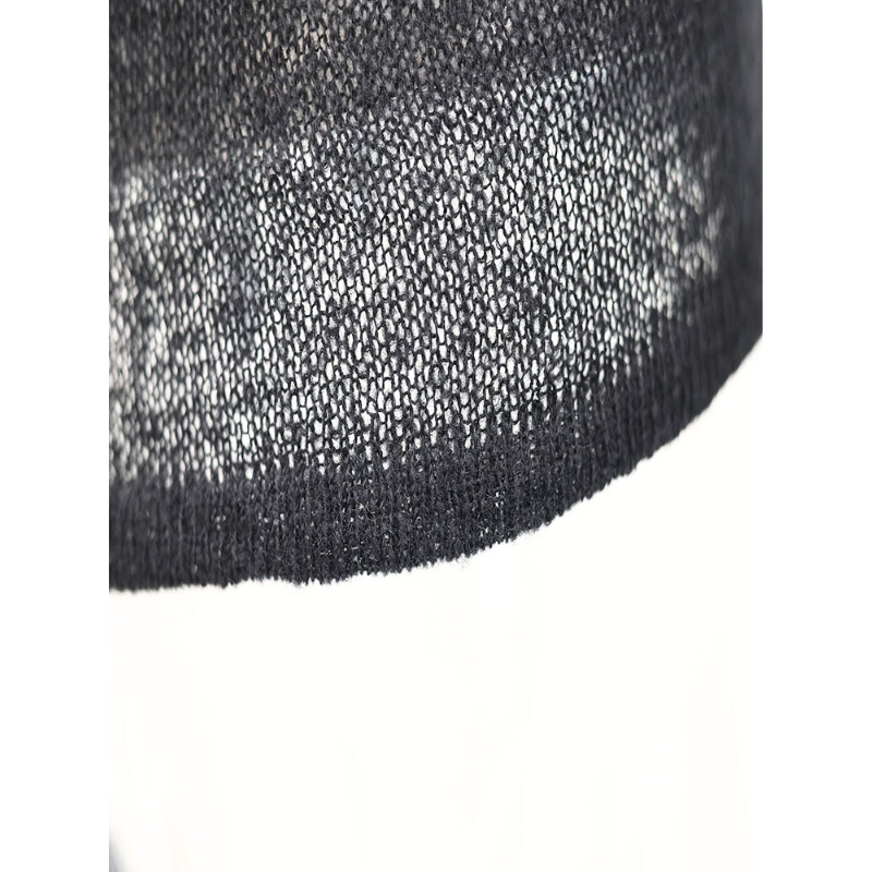 肩パッド入りシアーニットトップス 裾の編み地と透け感ディテール