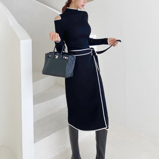 肩あき×リボンベルトが印象的なニットワンピース｜30代女性の秋冬デート服におすすめ