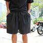 ブラックのハーフパンツを着用した男性（正面）