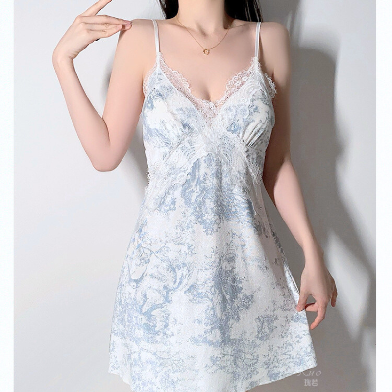 Vネックワンピース単体を正面から撮影した着用画像