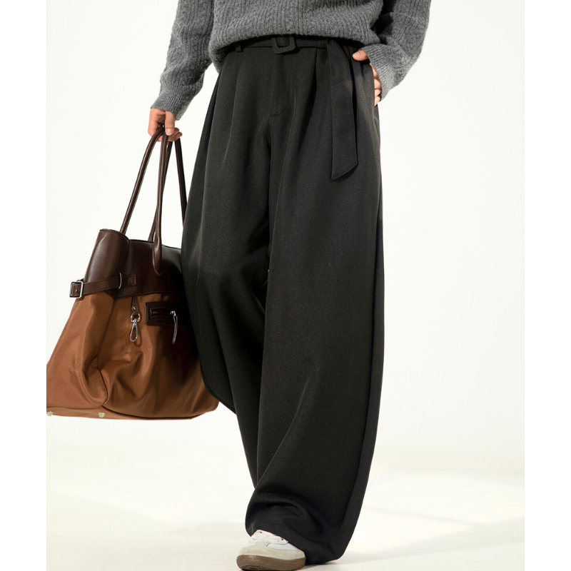 ワイドスラックス（ブラック）のフルレングスシルエット