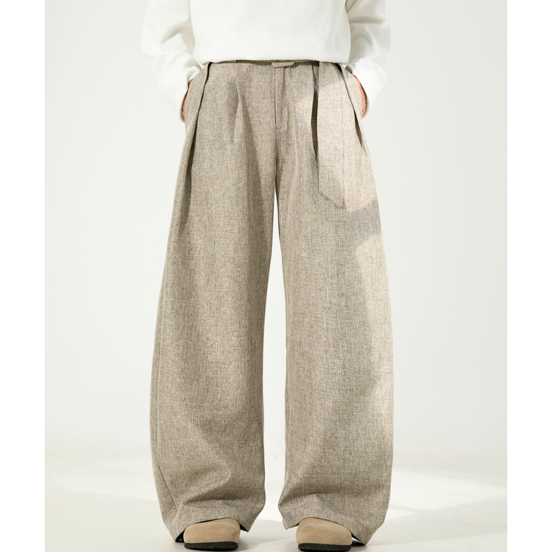 ワイドスラックスのフロントシルエット（ライトベージュ）