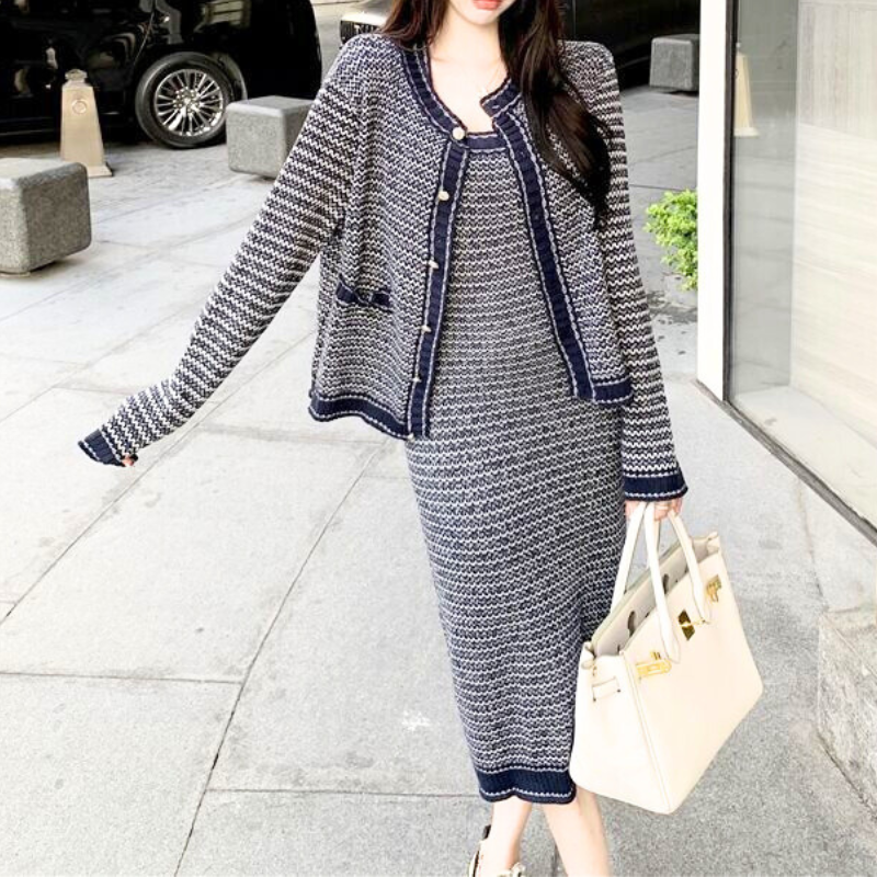 男ウケも狙えるツイード風ニット2点セットのディナーコーデ（ネイビー）