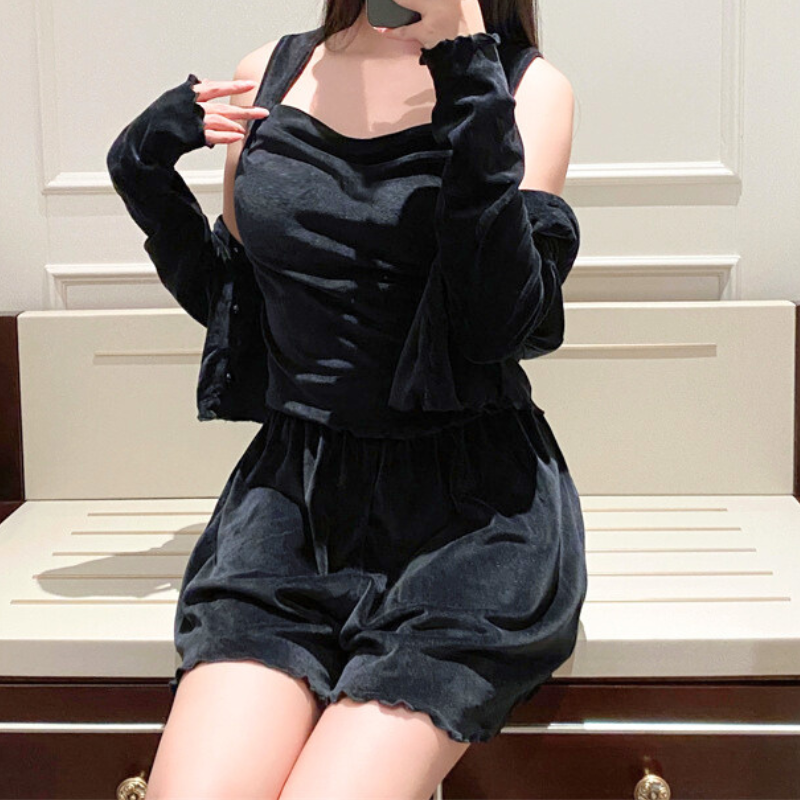 黒ベロアルームウェア 彼氏ウケ抜群のショートパンツスタイル