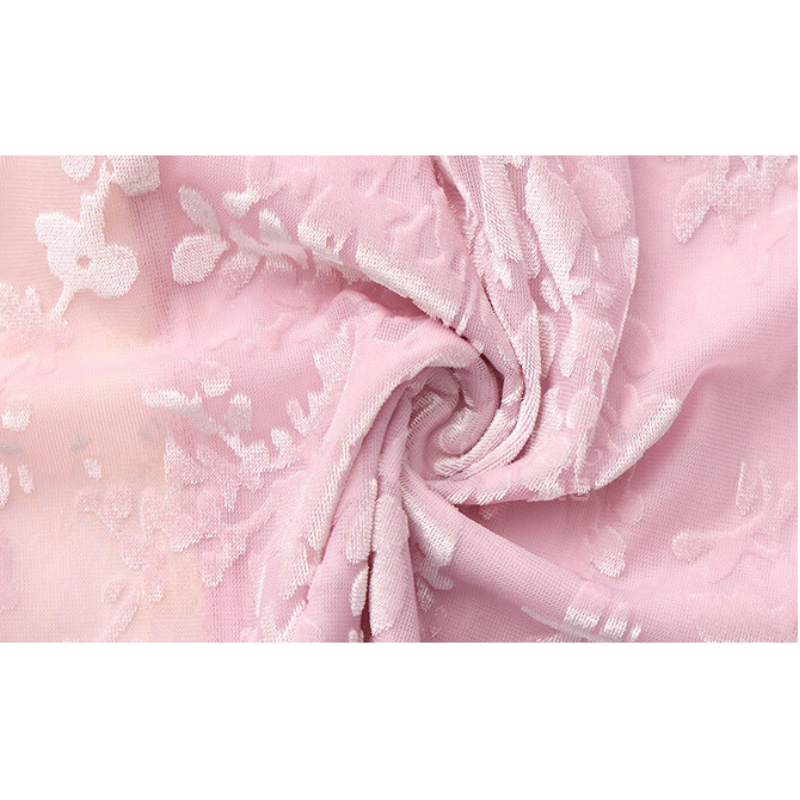 ベロア生地の刺繍模様を近距離で撮影したディテール