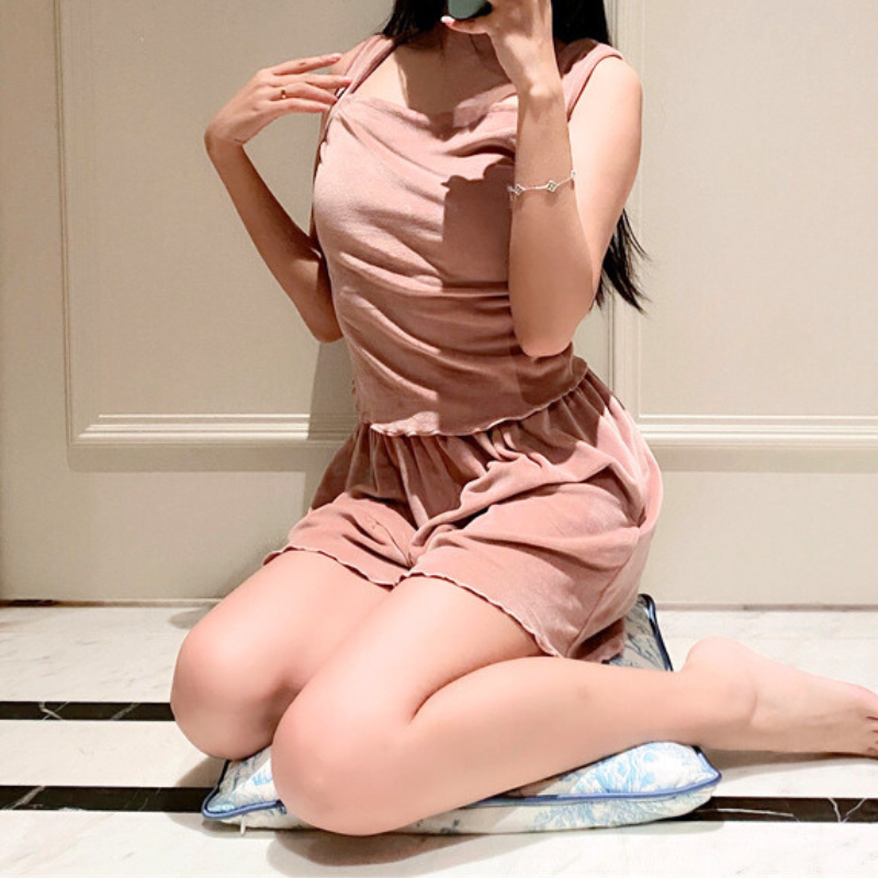 胸パッド付きピンクベロアルームウェア ショートパンツスタイル