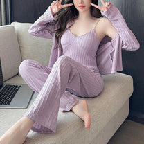ラベンダー色キャミ×カーデ×ロングパンツの部屋着コーデ｜彼氏ウケパジャマ