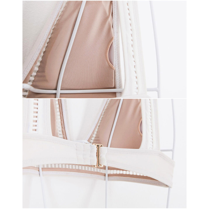 着脱しやすいホワイトビキニのバック留め具ディテール