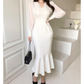 ホワイトのマーメイドラインが美しいロングワンピース全身