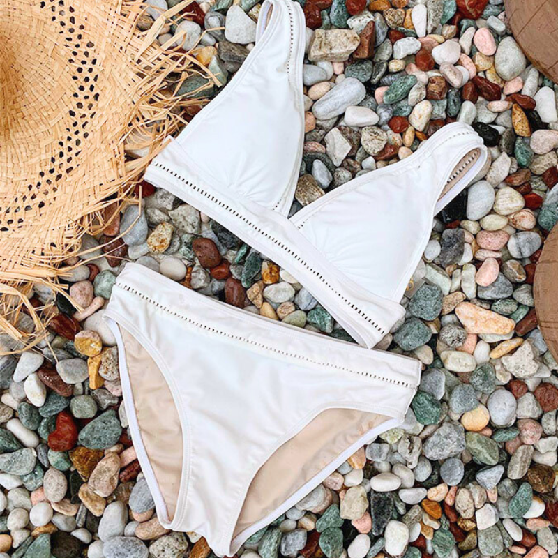 ホワイトVネックビキニ上下セット 平置きディテール