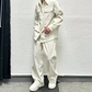 アイボリーのセットアップを全身正面から着た立ち姿
