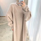 大人女子の冬デート服にぴったりなベージュロングニットワンピース