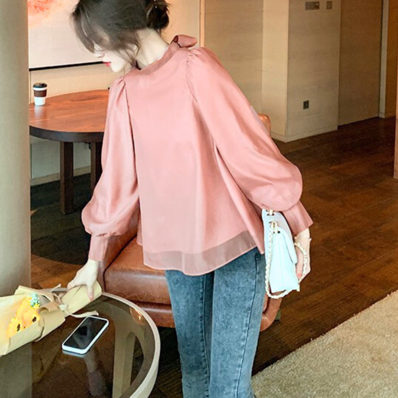 清楚で可愛いふんわり袖のシフォンブラウス 男ウケする春コーデ