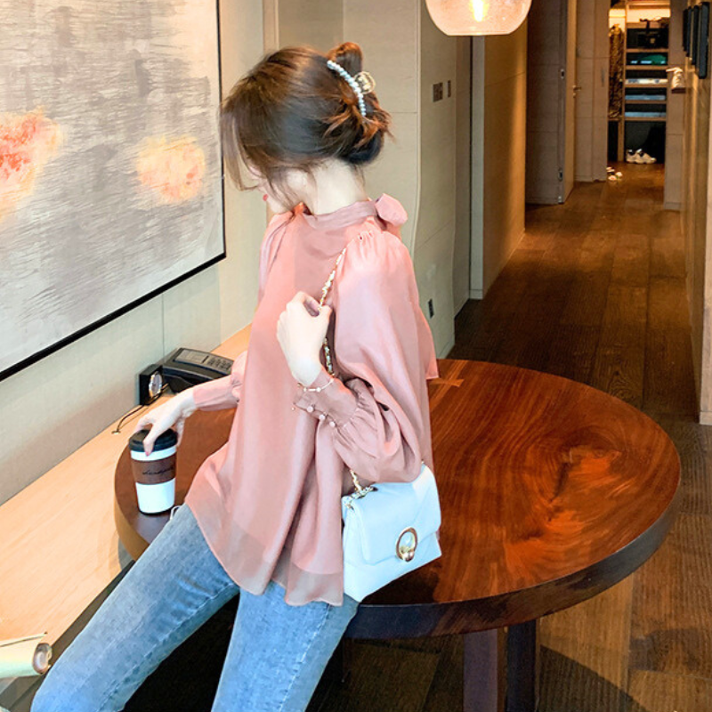 やわらかな透け感が魅力のピンクシフォン生地アップ 春のデートにおすすめ