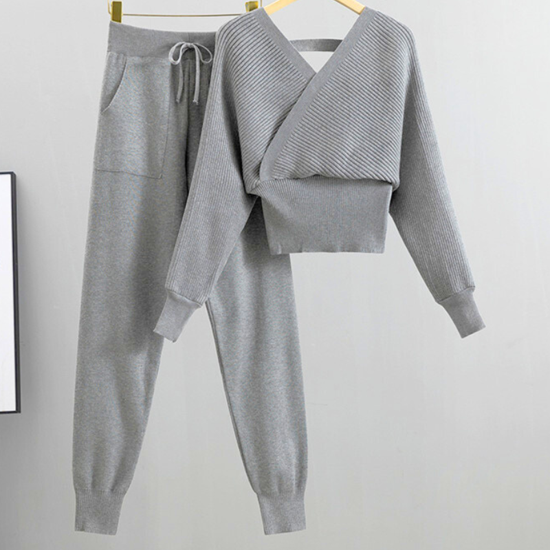 グレーのカシュクール風リブニットセットアップ商品画像（上下セット）